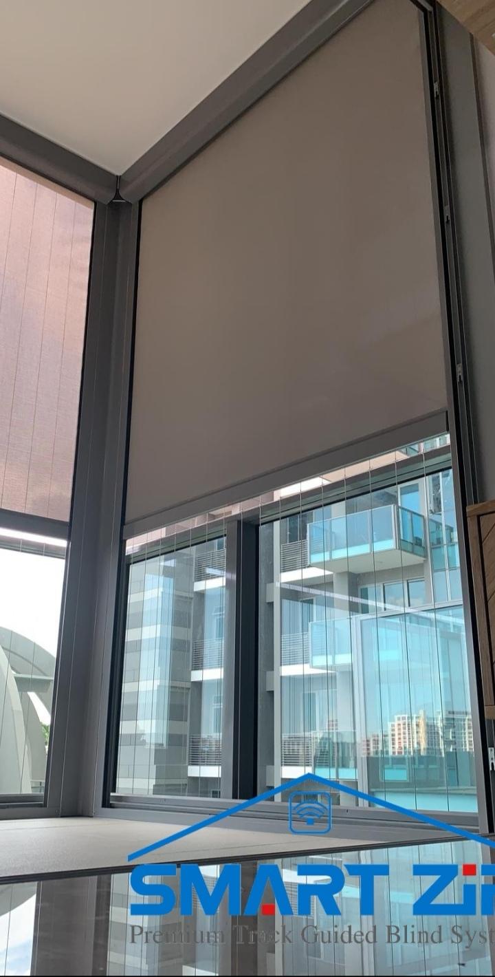 Zip Blind side-track alignment during installation