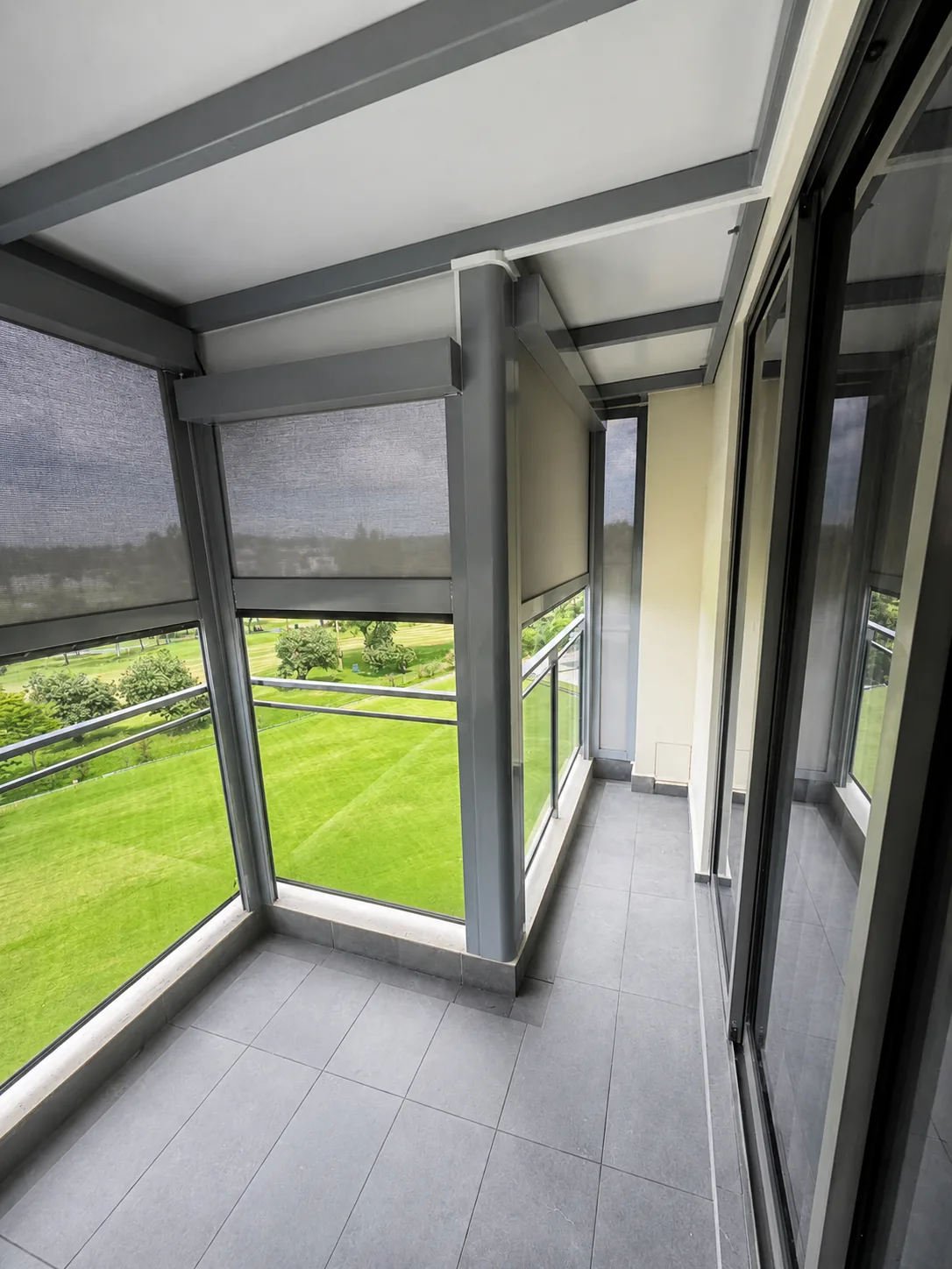 SmartZip corner balcony installation